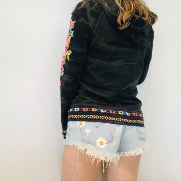 50% OFF Johnny Was camo embroidered raglan hoodie - Picture 5 of 8